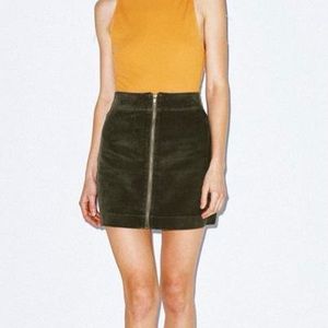 Corduroy Dark Green Skirt
Size small
American Apparel